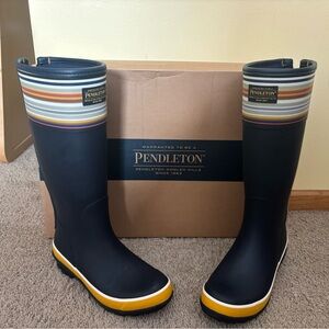 NWT/NWB Pendleton Bridger Stripe Boots in Navy, Sz. 8